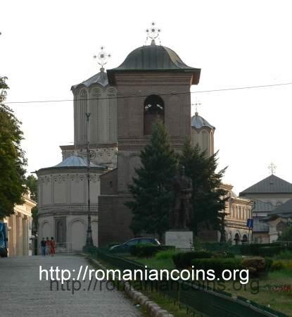 Dealul Patriarhiei. Se v�d statuia lui Alexandru Ioan Cuza, clopotni�a de la Constantin Br�ncoveanu, Palatul Patriarhal �i catedrala