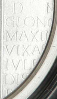 Inscripia funerar - detaliu de pe moned