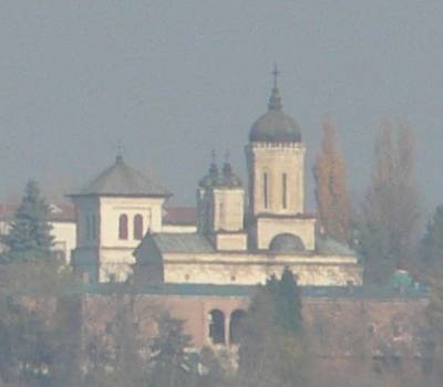 Mnstirea Dealu vzut din Turnul Chindiei din Trgovite - foto 2006