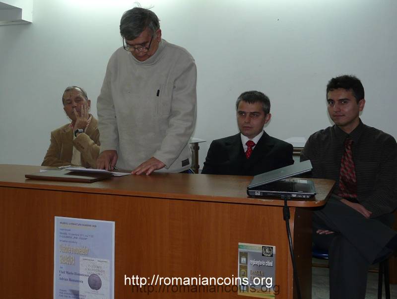 domnul profesor Andone Cump�tescu adres�ndu-se auditoriului - Casa Pogor - 12 noiembrie 2011