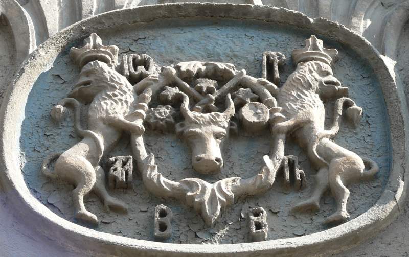 Stemă a Moldovei sub Grigore Ghica al III-lea - anul 1765, de la una din cișmelele de lîngă turnul-clopotniță al bisericii Sfîntul Spiridon din Iași, ctitorie domnească